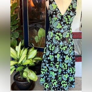 $428 Tracy Reese HARD TO FIND !! SIZE 4 classy and unique 💕